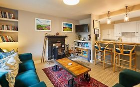 Host & Stay - Rosella Cottage
